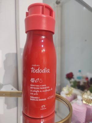 Creme Desodorante Nutritivo para o Corpo Tododia Morango e Baunilha Dourada 400ml